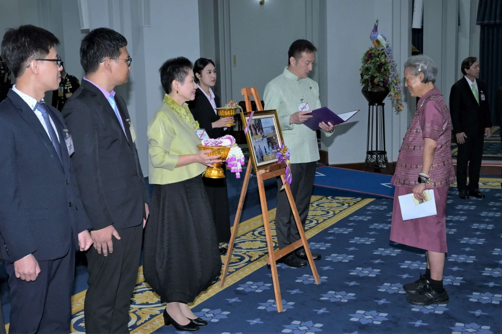 Her Royal Highness Princess Maha Chakri Sirindhorn Grants Audience to Bangchak Executives, Program Producers, and Winners of “Genwit – New Generation Geniuses”