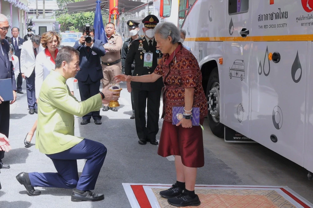 Her Royal Highness Princess Maha Chakri Sirindhorn Grants Audience to Bangchak’s Presentation of Mobile Blood Donation Vehicle
